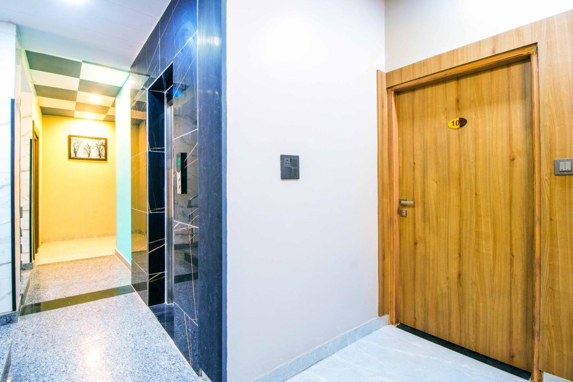 Hotel Treebo Elite Corporate, Sector 62 Noida Zewnętrze zdjęcie